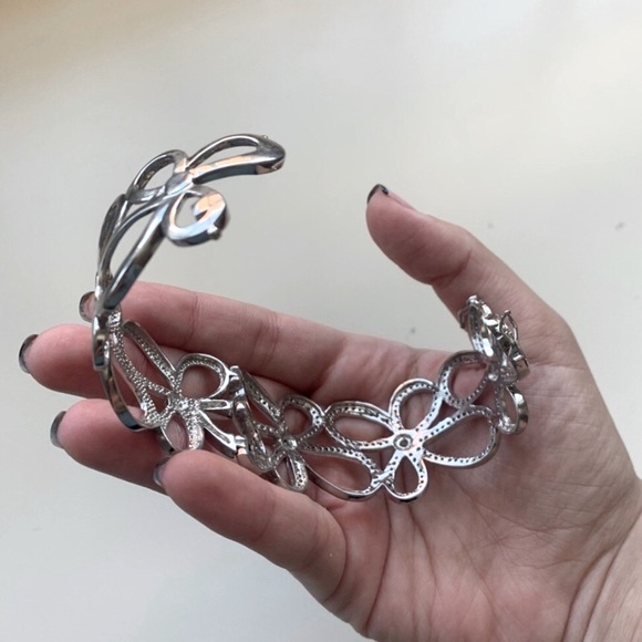 Silver faux diamond flowers floral wide bangle bracelet - Picture 5 of 6